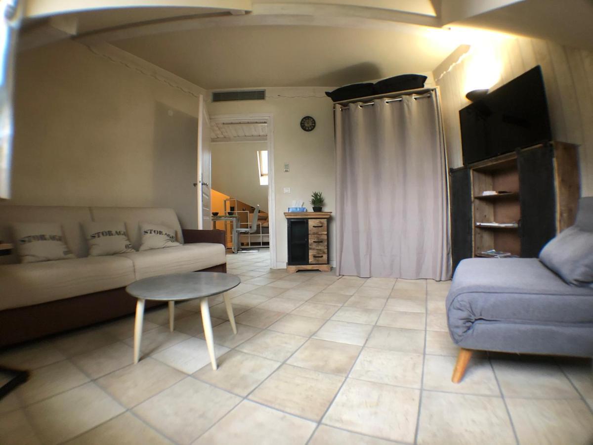 Logement Atypique Avec Vue Unique Panoramique Sur Le Lac D'Annecy, Dans Une Residence Avec Plage Et Ponton Privee Sur La Commune De Duingt Exterior foto
